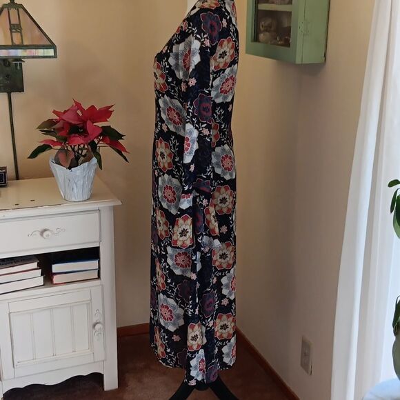 Forever 21 Floral Dress - Picture 6 of 13